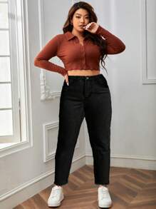 Plus Size Women's Cone-Shaped Casual Jeans With Hem Insert Pockets And Frayed Hem - Black - View 3