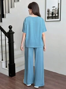 SHEIN Conjunto de camiseta con patrón impreso en inglés y pantalón largo informal para niña adolescente, azul cielo, 2 piezas - Agua verde azul - Ver 2