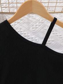 SHEIN 少女可愛休閒黑色斜肩荷葉邊下擺背心和甜美百褶粉色裙子套裝，適合度假風格夏季