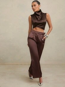 Hauture Áo crop top không tay có cổ bằng vải satin không đối xứng - màu nâu - Xem 6