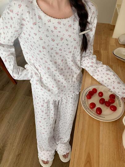 DAZY 宽松碎花印花宽圆领长袖上衣和裤子睡衣套装，白色，波浪边设计，秋冬服装