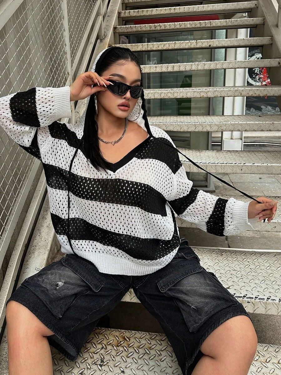 Flirla 時尚大尺碼空心條紋帽衫