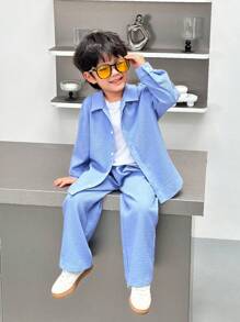 SHEIN 2入組男童休閒舒適質地衫褲套裝，背袋印花及徽章裝飾，適用於日常、學校、旅行、運動、春秋季 - 藍色 - 查看 4