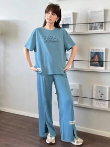 SHEIN Conjunto de camiseta con patrón impreso en inglés y pantalón largo informal para niña adolescente, azul cielo, 2 piezas - Agua verde azul - Ver 4