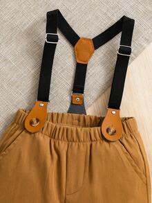 SHEIN Ropa de verano para bebé niño, atuendo de caballero con camisa de manga corta estampada de lunares y pantalones cortos con tirantes - Blanco - Ver 3