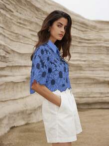 Aveloria 女士夏季隨機菊花刺繡優雅空心短袖襯衫