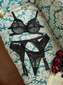 Plus Floral Lace Underwire Garter Lingerie Set - Black - View 2