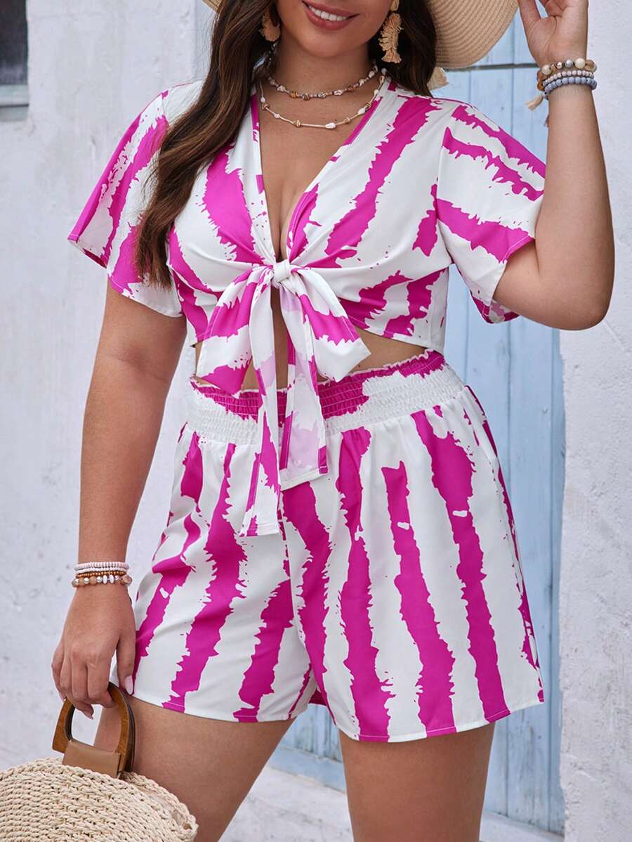 SHEIN VCAY 大碼2入組/V領前綁短袖上衣配條紋百褶短褲 - 玫紅色 - 查看 1