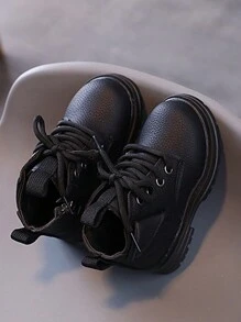 1 par de botas para niños, botas de cuero negro de corte bajo para niños pequeños y niñas, suela blanda antideslizante de cuero PU, diseño de moda versátil para uso en exteriores, fiestas, viajes, adecuado para otoño/invierno