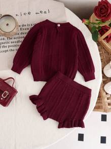 SHEIN Vintaside Kids 寶寶女孩毛衣套裝，圓領長袖酒紅色毛衣搭配白色花邊，秋冬季節保暖舒適。搭配紅/酒紅點綴的針織短褲，時尚優雅，適合日常、戶外、旅行、度假、家居、幼兒園和學校場合。 - 酒紅色 - 查看 2