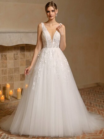 Elegant V-Neck Beaded Tulle Sweep 2024 Wedding Dress