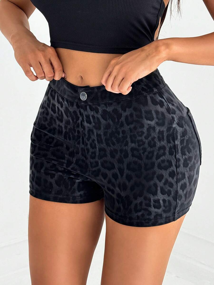 SHEIN SXY 性感豹纹 PU 短裤 - 黑色 - 查看 1