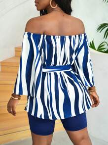 Slaydiva Conjunto de dos piezas para mujer con parte superior de hombro único, mangas de ocho cuartos, dobladillo ondulado suelto, shorts slim, fondo completamente blanco, estampado de olas azul marino