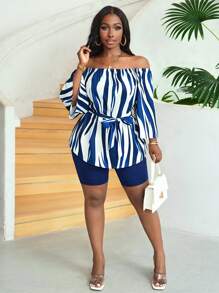 Slaydiva Conjunto de dos piezas para mujer con parte superior de hombro único, mangas de ocho cuartos, dobladillo ondulado suelto, shorts slim, fondo completamente blanco, estampado de olas azul marino