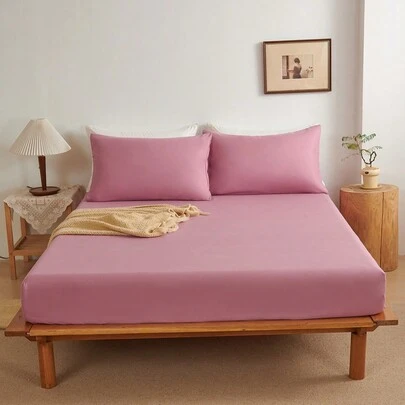 三件套纯色浅粉色床笠套装，采用超细纤维面料，包含1个床笠和2个枕套（不含枕芯），现代柔软的床上用品套装，适合居家、宿舍、返校季使用，深口袋设计，适用于厚度达16英寸的床垫。