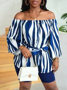 Slaydiva Conjunto de dos piezas para mujer con parte superior de hombro único, mangas de ocho cuartos, dobladillo ondulado suelto, shorts slim, fondo completamente blanco, estampado de olas azul marino