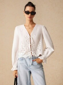 Poéselle 女装，夏季女衬衫，秋季长袖衬衫，白色衬衫，白色刺绣上衣，前中心系带衬衫，女士纯色长袖烂花刺绣前系带宽松上衣，春夏季面料舒适透气，适合日常、街头、度假穿着 - 白色 - 查看 7