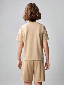 SHEIN Tween-Jungen Gestricktes, einfarbiges, kurzärmeliges T-Shirt mit Reißverschlusstasche und Shorts mit Kordelzug, lässiges 2-teiliges Outfit - Aprikosenfarben - Übersicht 2