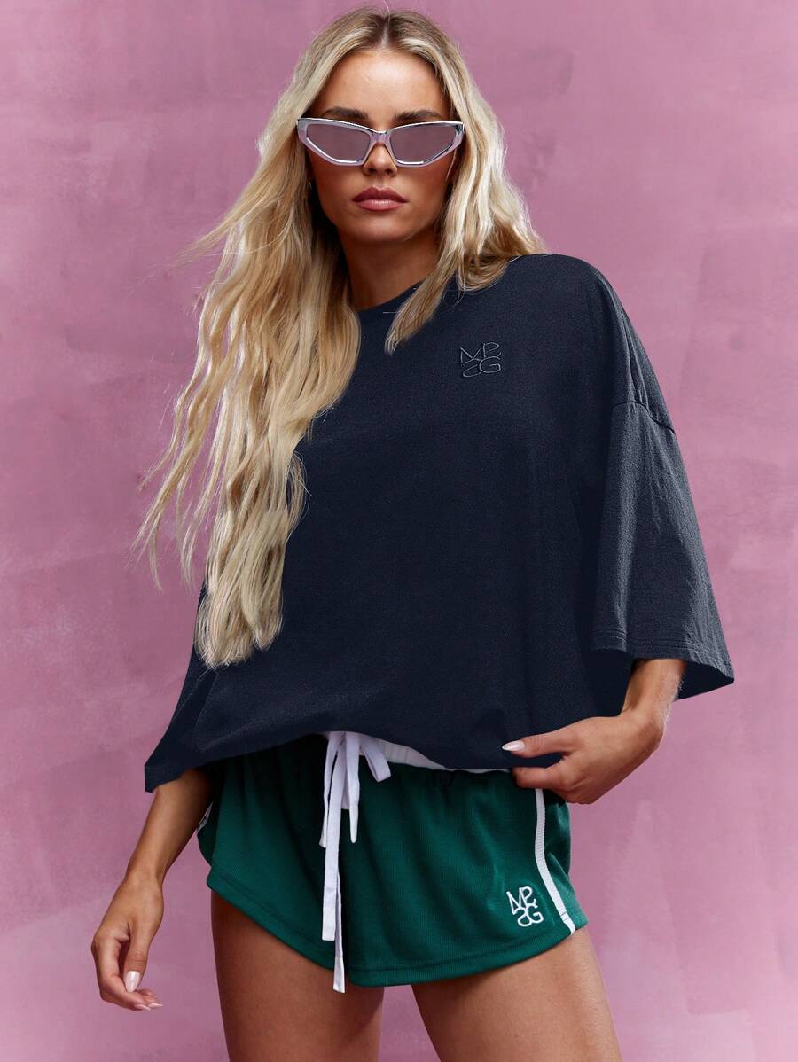 MISSGUIDED Camiseta oversize de cuello redondo con hombros caídos y logotipo bordado - Azul Marino - Ver 1