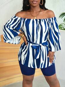 Slaydiva Conjunto de dos piezas para mujer con parte superior de hombro único, mangas de ocho cuartos, dobladillo ondulado suelto, shorts slim, fondo completamente blanco, estampado de olas azul marino