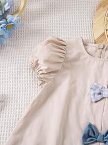 SHEIN LMoss Kids LMoss Young Girl 年轻女孩宽松休闲泡泡袖格子拼布圆领连衣裙 - 杏色 - 查看 5