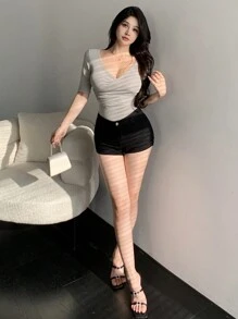 DAZY Áo thun nữ mùa hè màu trơn cổ chữ V tay ngắn ôm sát, kiểu dáng xếp lớp, thích hợp mặc đi chơi. - Xám - Xem 2