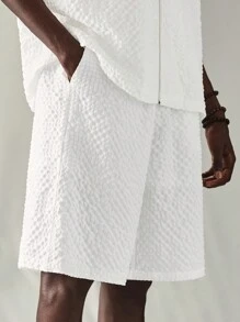 Manfinity VCAY Conjunto de dos piezas para hombres, camisa de rayas de manga corta suelta y moderna con tejiendo y pantalones cortos con banda elástica para uso diario
