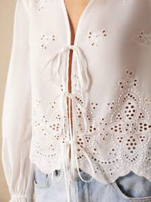 Poéselle 女装，夏季女衬衫，秋季长袖衬衫，白色衬衫，白色刺绣上衣，前中心系带衬衫，女士纯色长袖烂花刺绣前系带宽松上衣，春夏季面料舒适透气，适合日常、街头、度假穿着 - 白色 - 查看 3