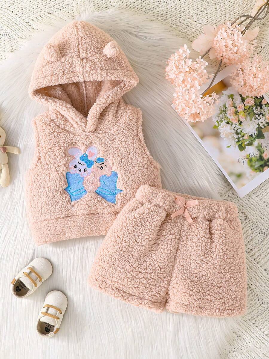 SHEIN 2 Stücke/Set Kleine Mädchen Herbst/Winter Cartoon Kaninchen bedrucktes flauschiges Hoodie Top und Shorts Outfit - Verschiedenfarbig - Übersicht 1