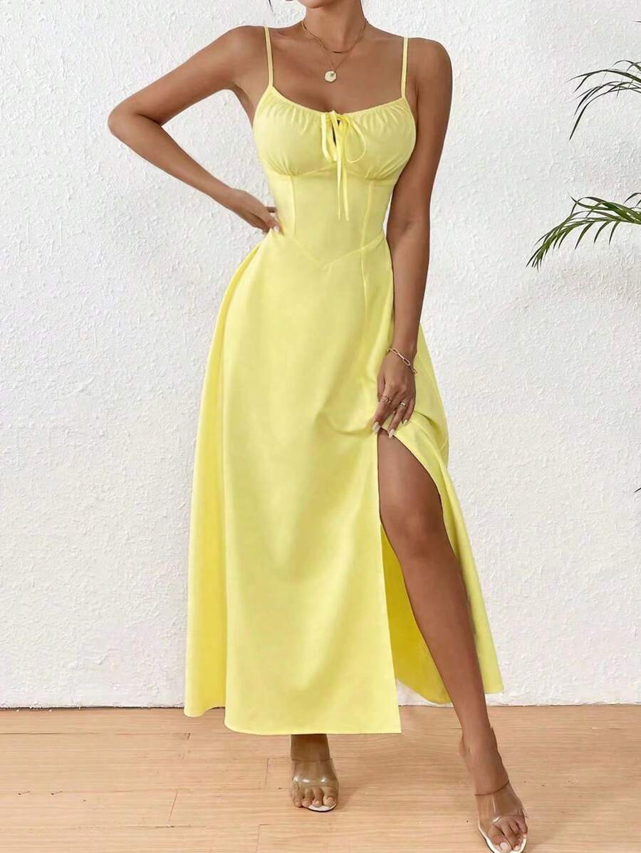 SHEIN PETITE 純色高側開衩休閒度假細肩帶中長款連衣裙 - 黃色 - 查看 1