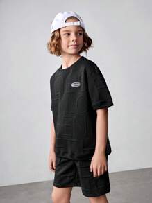 SHEIN Conjunto casual de 2 piezas para niños preadolescentes, que incluye camiseta de manga corta de punto unicolor con parches de letras y pantalones cortos con bolsillo