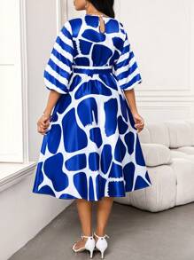 SHEIN Lady Vestido de línea H con estampado geométrico azul y blanco, cinturón con lazo en la cintura y mangas de longitud media para mujer - Azul - Ver 2