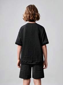 SHEIN Conjunto casual de 2 piezas para niños preadolescentes, que incluye camiseta de manga corta de punto unicolor con parches de letras y pantalones cortos con bolsillo