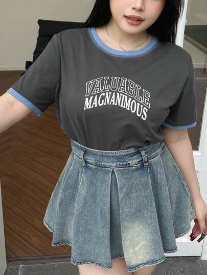 Dazy Petite Plus Damska, dopasowana koszulka w dużym rozmiarze, w kolorze szarym, z kontrastowym nadrukiem, z napisem wiosna/lato, z nadrukiem