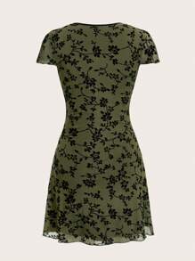 SHEIN EZwear Vestido A-line bordado con escote en V y borde de contraste de color para uso diario en primavera y verano