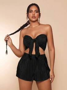 SHEIN SXY Plus Size Women Summer Beach Vacation Cool Pleated Fabric Light Bandeau Top With Front Knot And Elastic Waist Ruffle Hem Shorts, Suitable For Summer, Date Night, Birthday, Bachelorette Party Outfit, Casual, Shopping, Streetwear, Going Out, Vacation, Beach, Easy To Match&Looks Slim, Flatter The Figure,Holiday Outfits Boho