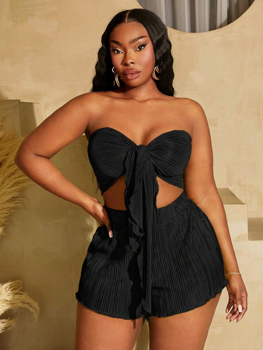 SHEIN SXY Plus Size Women Summer Beach Vacation Cool Pleated Fabric Light Bandeau Top With Front Knot And Elastic Waist Ruffle Hem Shorts, Suitable For Summer, Date Night, Birthday, Bachelorette Party Outfit, Casual, Shopping, Streetwear, Going Out, Vacation, Beach, Easy To Match&Looks Slim, Flatter The Figure,Holiday Outfits Boho