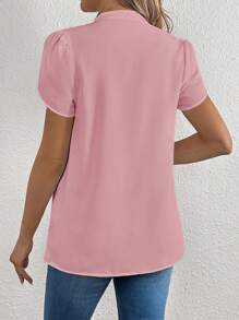 SHEIN Camisa de maternidade de manga curta com decote em V e cor sólida para o verão