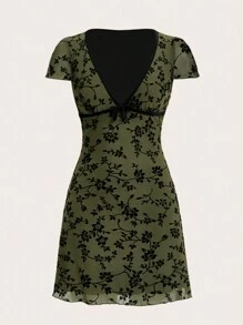 SHEIN EZwear Vestido A-line bordado con escote en V y borde de contraste de color para uso diario en primavera y verano