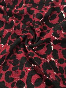 Slaydiva Plus Size Dzianinowy kombinezon z zabudowanym dekoltem, bez rękawów i nadrukiem w panterkę oraz z szerokimi nogawkami