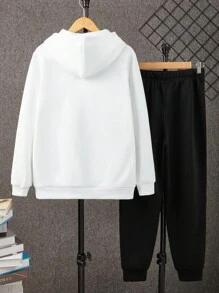 SHEIN Leap Crew 2 件套青少年男孩休闲百搭保暖宇航员主题印花连帽衫和裤子套装，适合派对、学校、郊游，羊毛材质，加厚，秋冬 - 黑與白 - 查看 2