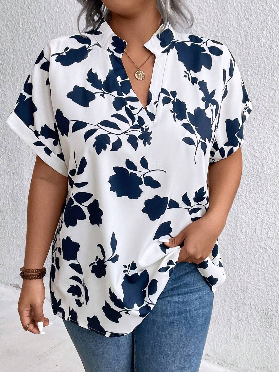 SHEIN CURVE+ Women's Casual Woven Printed V-Neck Roll-Up Sleeve Plus Size Loose Blouse, Summer