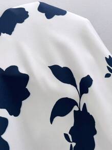 SHEIN CURVE+ Women's Casual Woven Printed V-Neck Roll-Up Sleeve Plus Size Loose Blouse, Summer