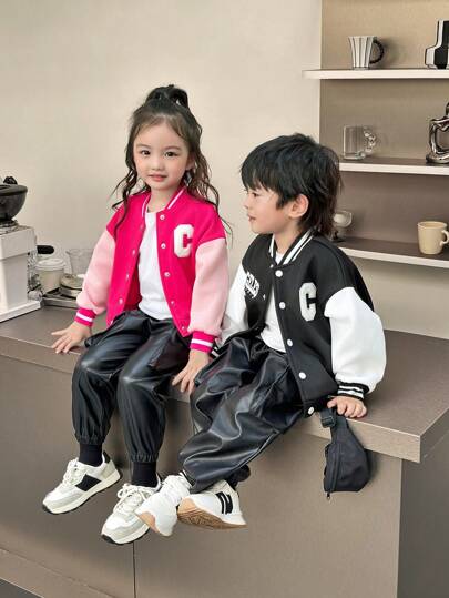 SHEIN 1入年輕男孩休閒可愛棒球領外套配毛巾字母裝飾，黑白條紋裝飾，舒適又適合旅行、學校、日常聚會，秋季和冬季季節