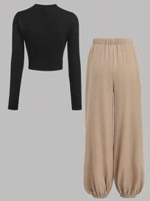 SHEIN Girlism Conjunto de dos piezas para adolescentes para principios de otoño: camiseta negra de cuello alto de manga larga y pantalones cónicos beige con descuento para estilo casual urbano