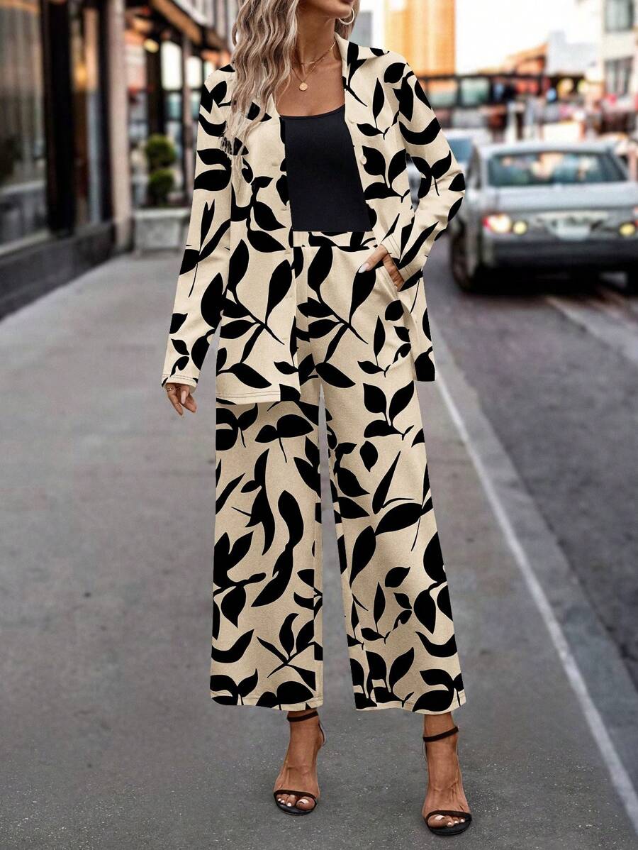 SHEIN Clasi Bộ 2 chiếc áo sơ mi và quần dài in hình cây thông thường dành cho nữ, thích hợp cho mùa thu đông - Màu be - Xem 1