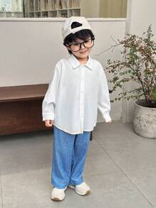 SHEIN 3 Stücke Kleine Jungen lässiger College-Stil, bequem, stilvoll, einfach, Koreanische lockere Passform, praktisch, All-Match, dicke Weste und langärmeliges Hemd mit Kragen, Kurzarm Hemd und lange Hose, geeignet für den täglichen Gebrauch, Schule, Reise, Sport, Herbst und Winter Jahreszeiten