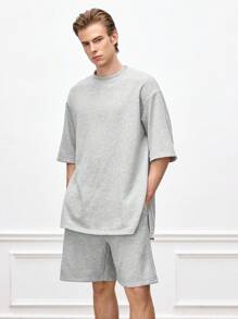 Manfinity INSISELF 2pcs Men's Loose Fitting Casual Round Neck 7/8 Sleeve T-Shirt And Straight Hem Shorts Set, Summer