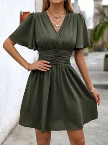 SHEIN Clasi 女士纯色 V 领褶饰交叉裹身短袖连衣裙 - 綠色 - 查看 5