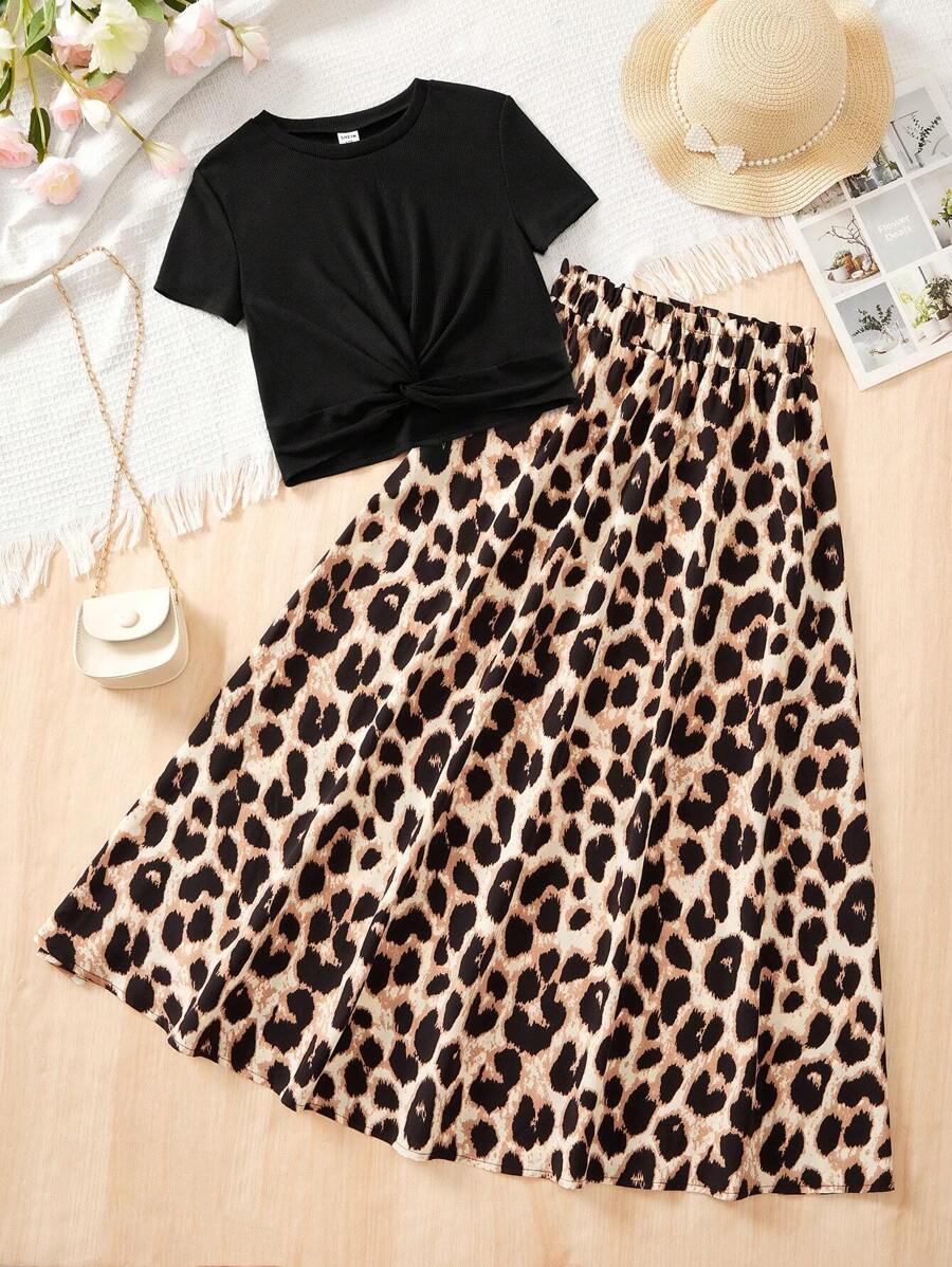 SHEIN Conjunto de dos piezas con camiseta de manga corta con cuello redondo y falda larga con estampado de leopardo elegante para niña preadolescente - Negro - Ver 1